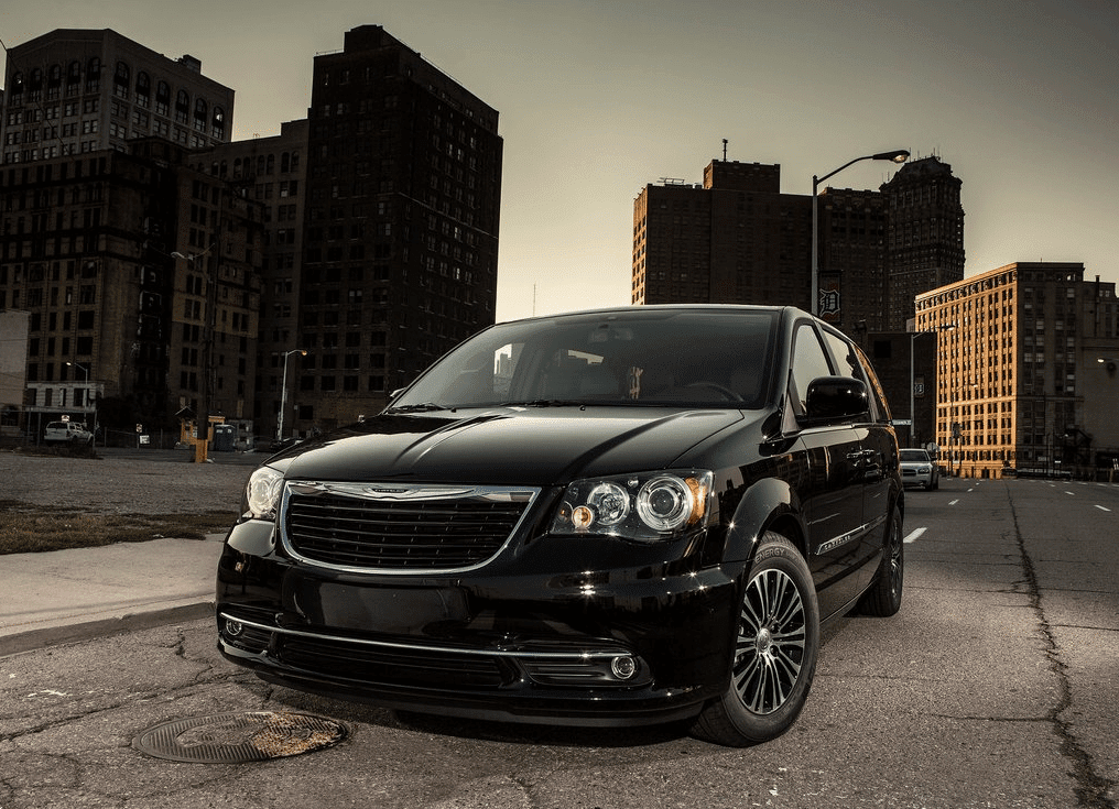 2015 Chrysler Town & Country S black