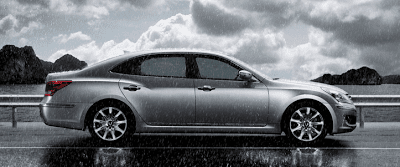 2012 Hyundai Equus in the rain