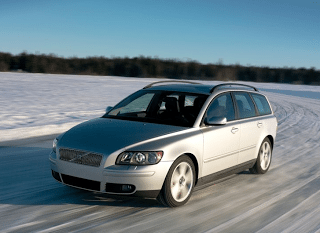 2005 Volvo V50 silver snow