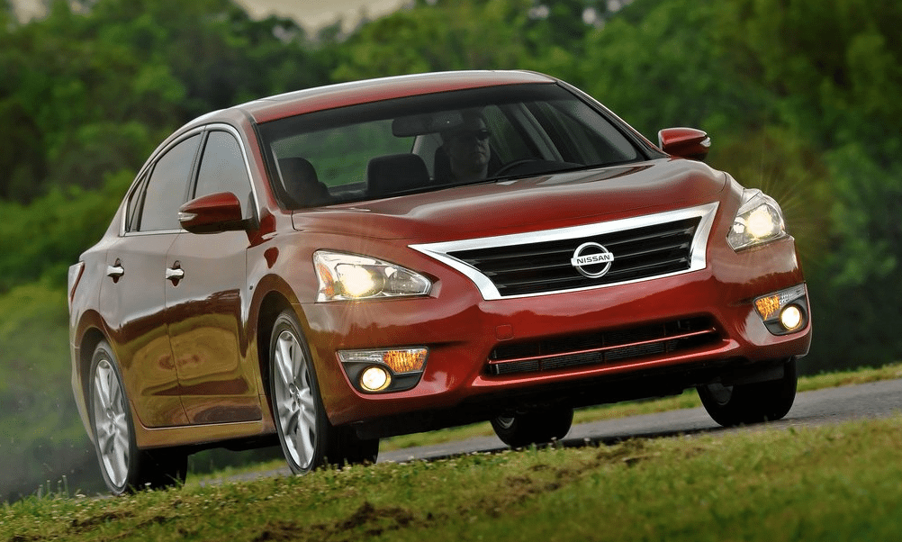 2013 Nissan Altima red