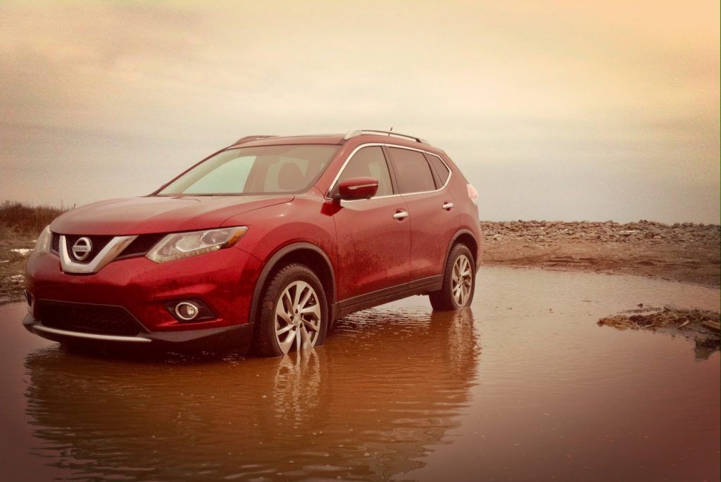 2014 Nissan Rogue red