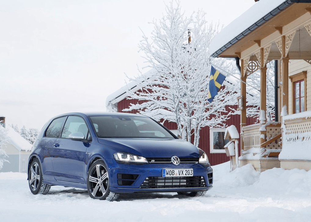 2015 Volkswagen Golf R blue Sweden