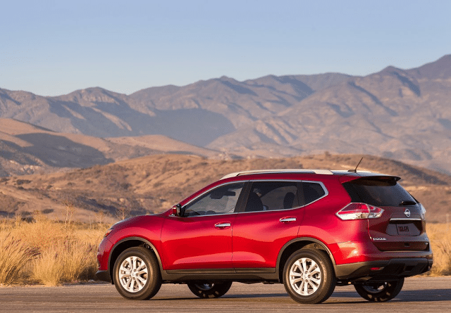 2015 Nissan Rogue red
