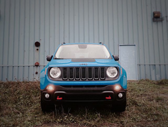 2015 Jeep Renegade Trailhawk front
