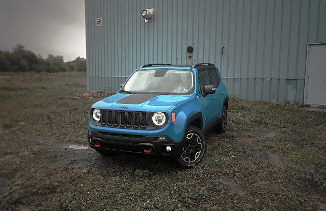 2015 Jeep Renegade Trailhawk front