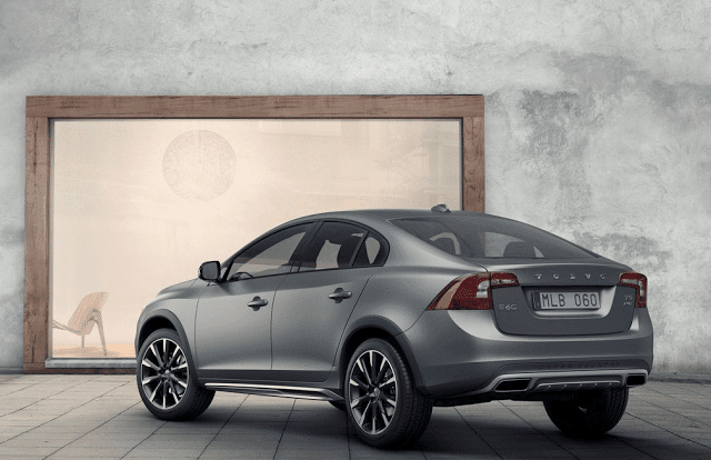 2016 Volvo S60 Cross Country grey