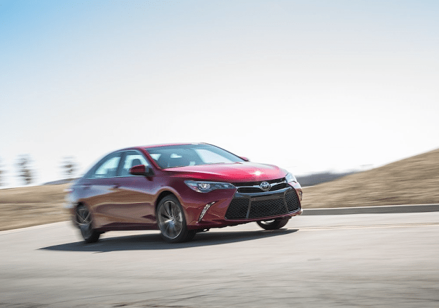 2015 Toyota Camry XSE red