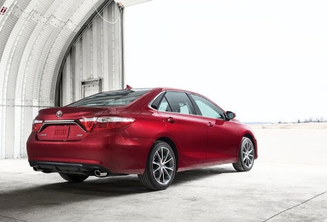 2016 Toyota Camry red