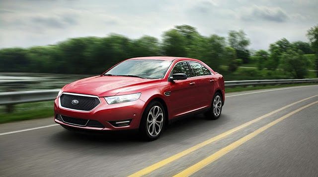 2016 Ford Taurus red