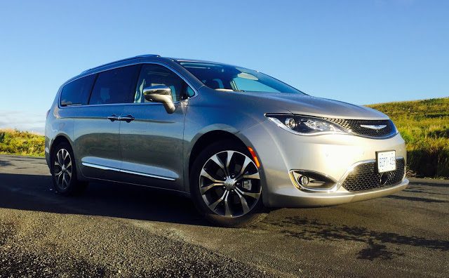 2017 Chrysler Pacifica Limited front