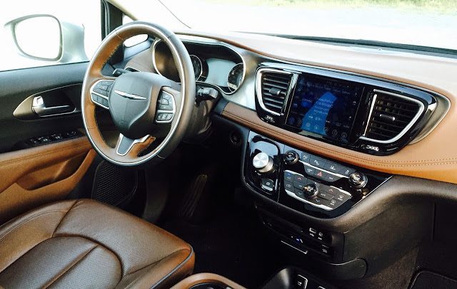 2017 Chrysler Pacifica Limited interior