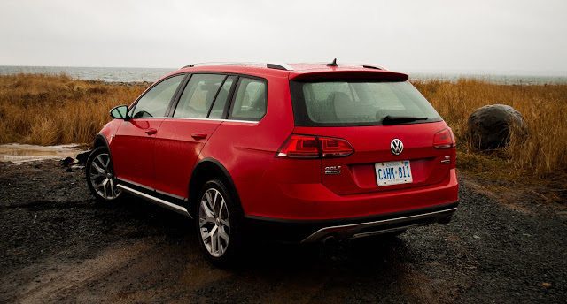 2017 Volkswagen Golf Alltrack Tornado Red