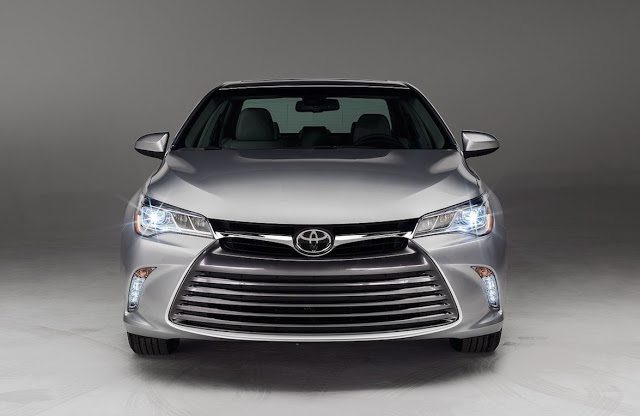 2016 Toyota Camry silver front