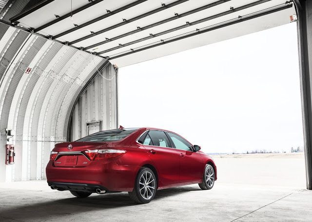 2016 Toyota Camry red