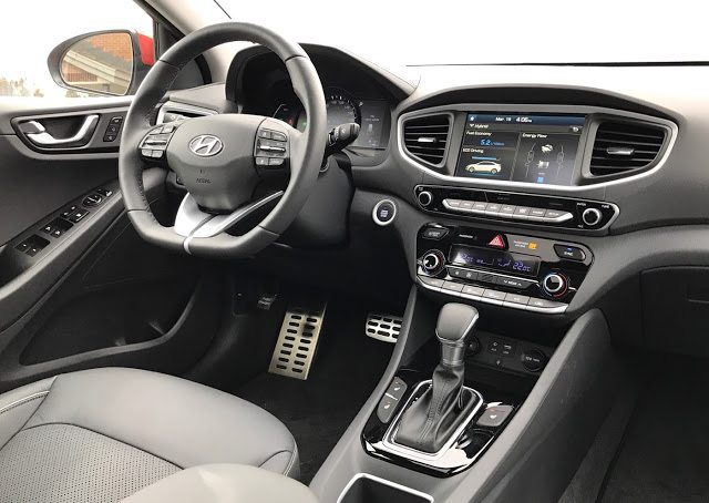 2017 Hyundai Ioniq Hybrid interior