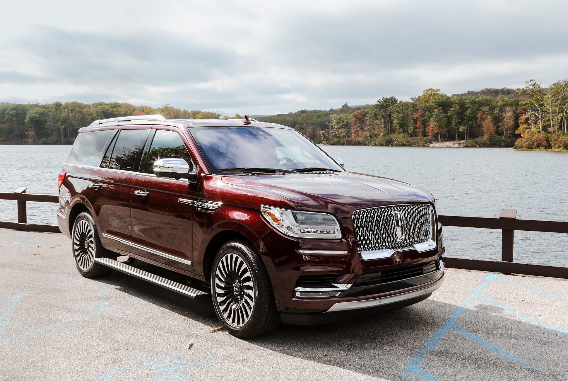 large-luxury-suv-sales-in-america-march-2018-gcbc