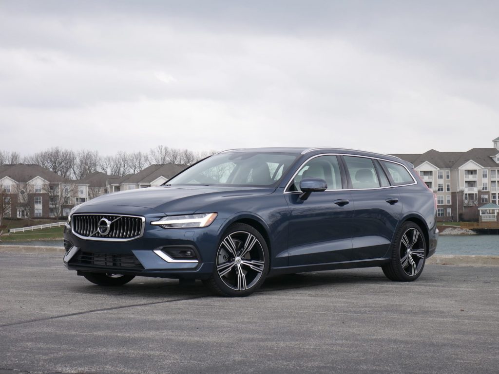 2019 Volvo V60 T6 inscription front three-quarter