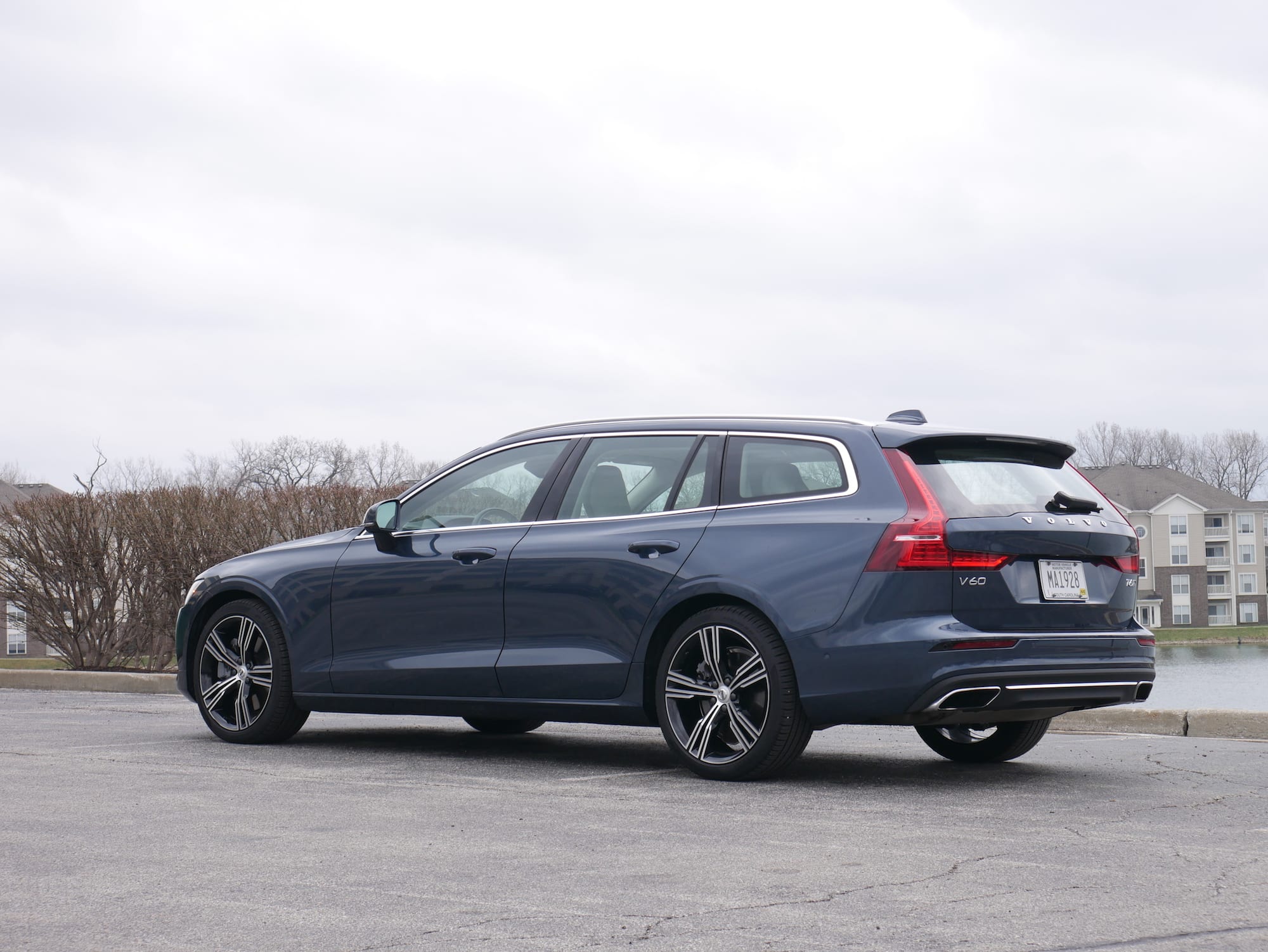 2019 Volvo V60 T6 Inscription rear three-quarter view