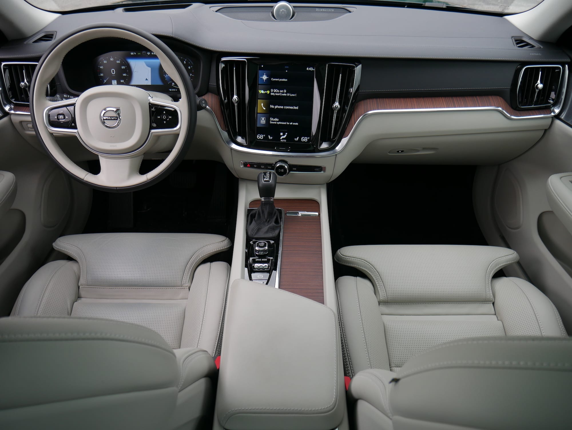 2019 Volvo V60 T6 Inscription cabin view from the back seat