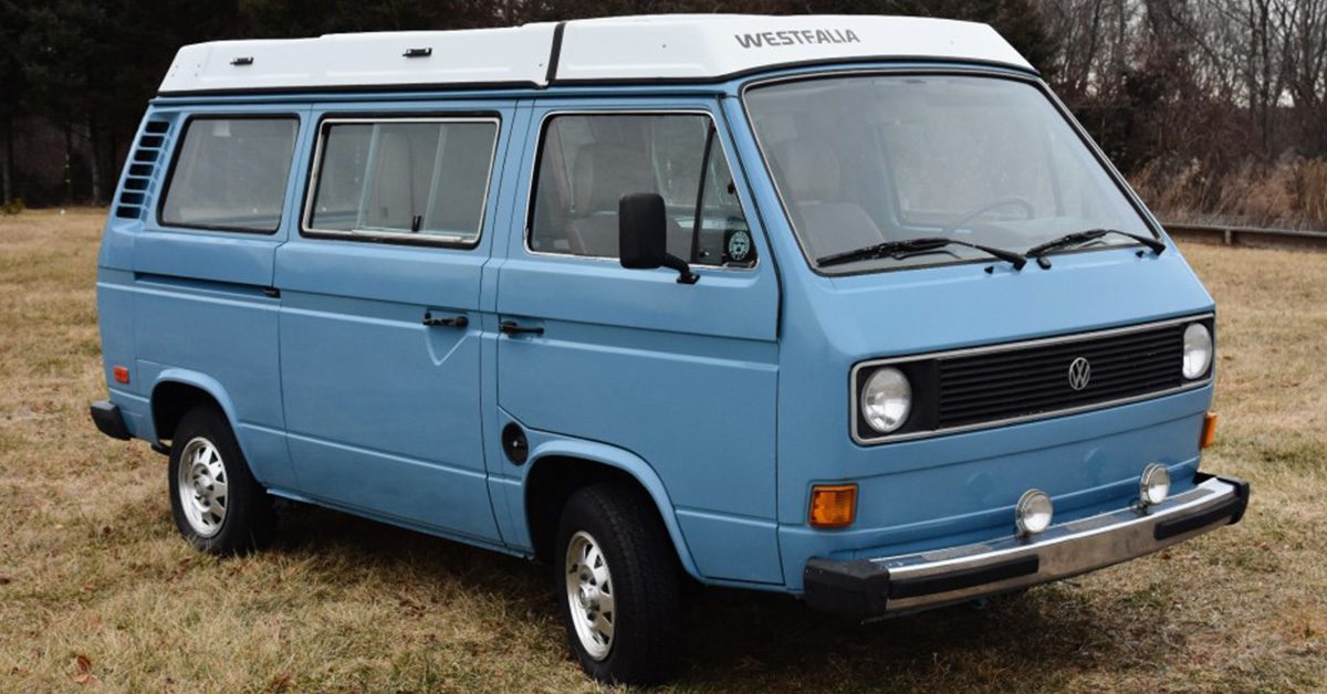 A side view of the Volkswagen Vanagon Westfalia parked on a stretch of grass