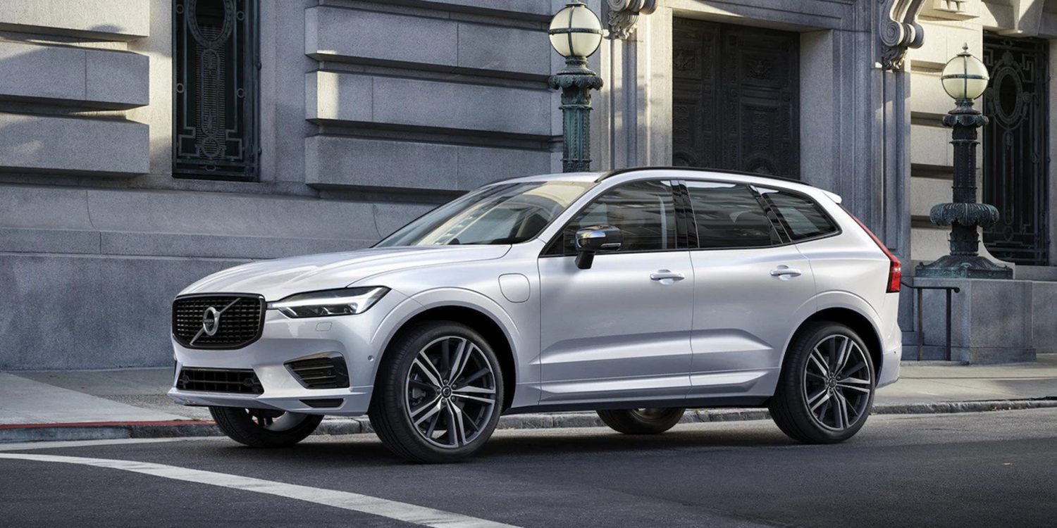 2022 Silver Volvo XC60 Recharge PHEV SUV on city street