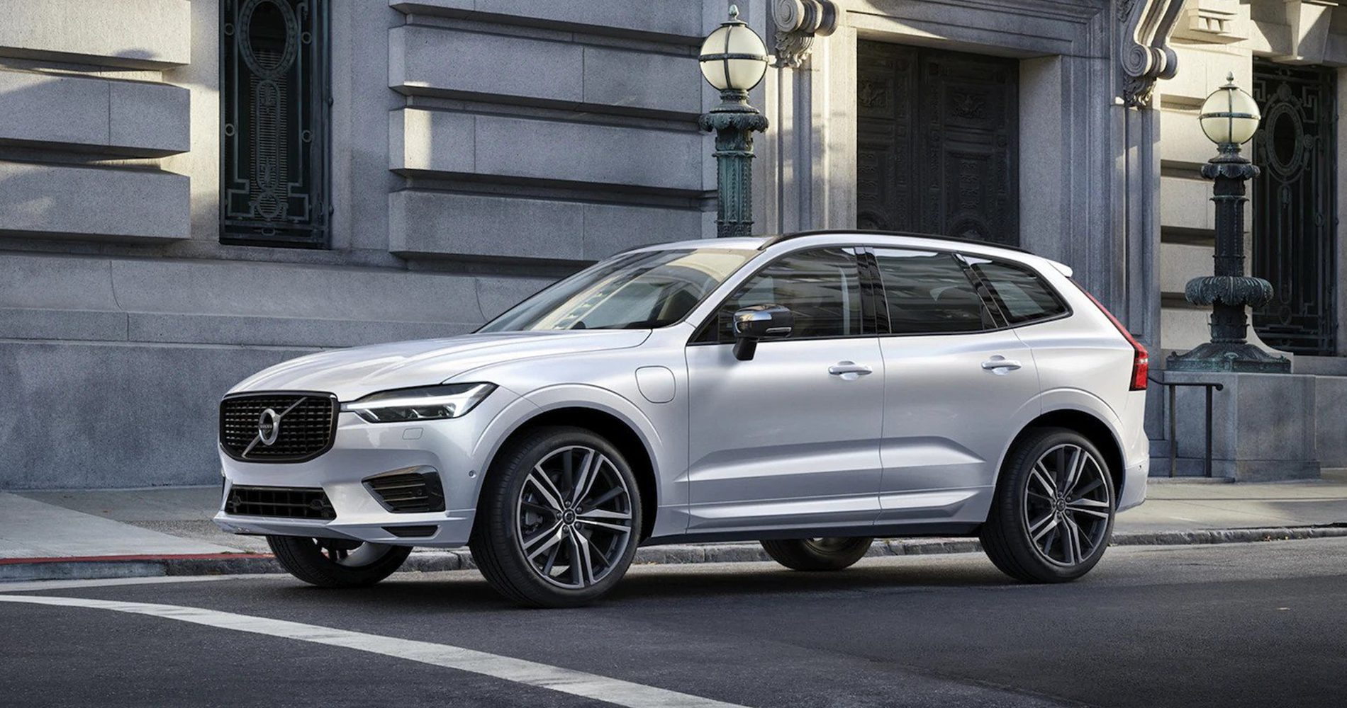 2022 Silver Volvo XC60 Recharge PHEV SUV on city street