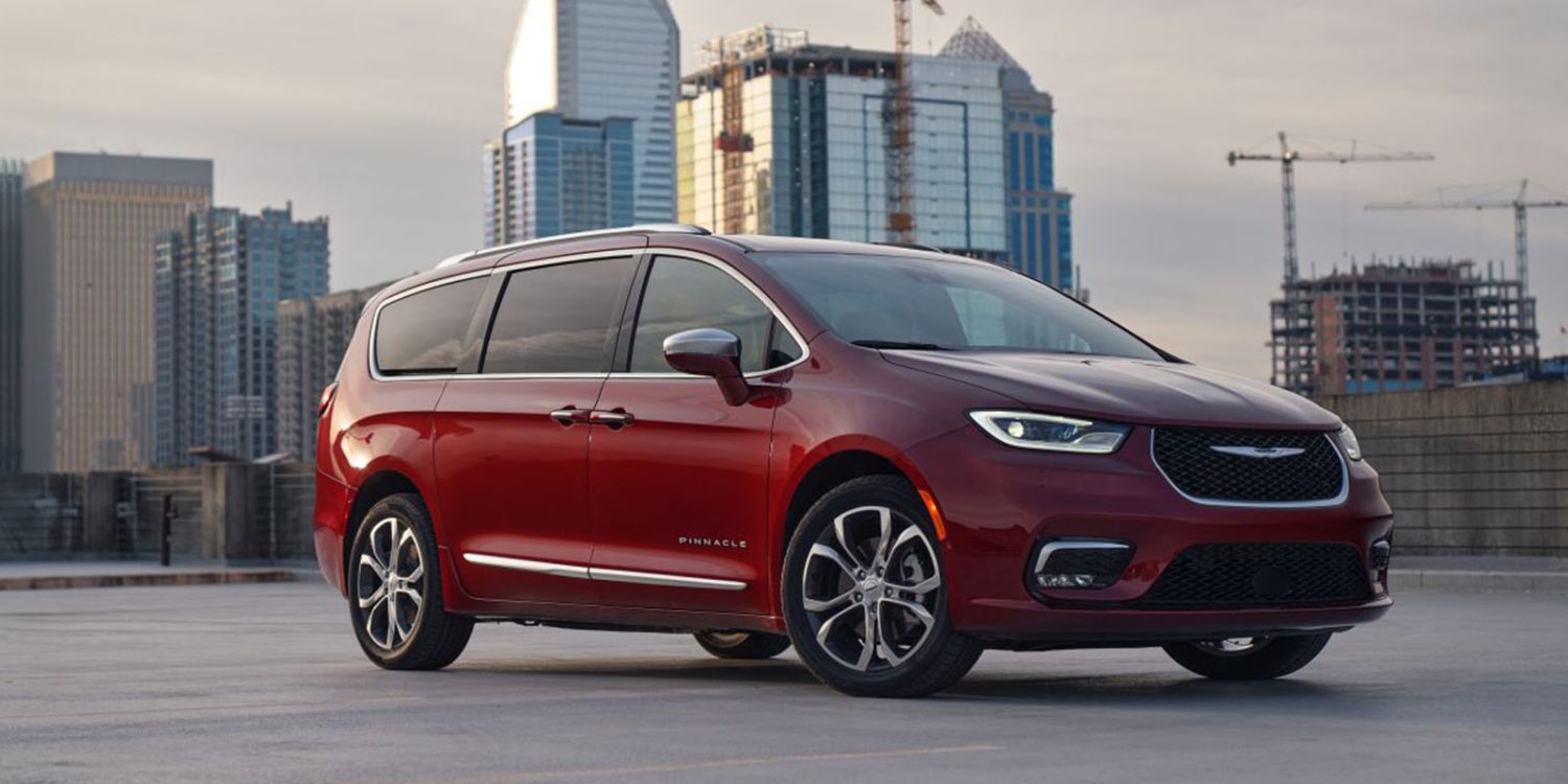 2022 burgundy Chrysler Pacifica minivan near buildings