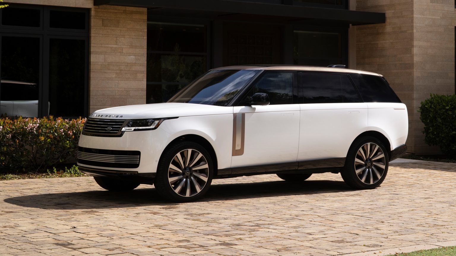 Large Cars 2025 US Large Luxury SUV Sales Figures By Model | GCBC