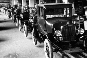 Henry_Ford-assembly_line