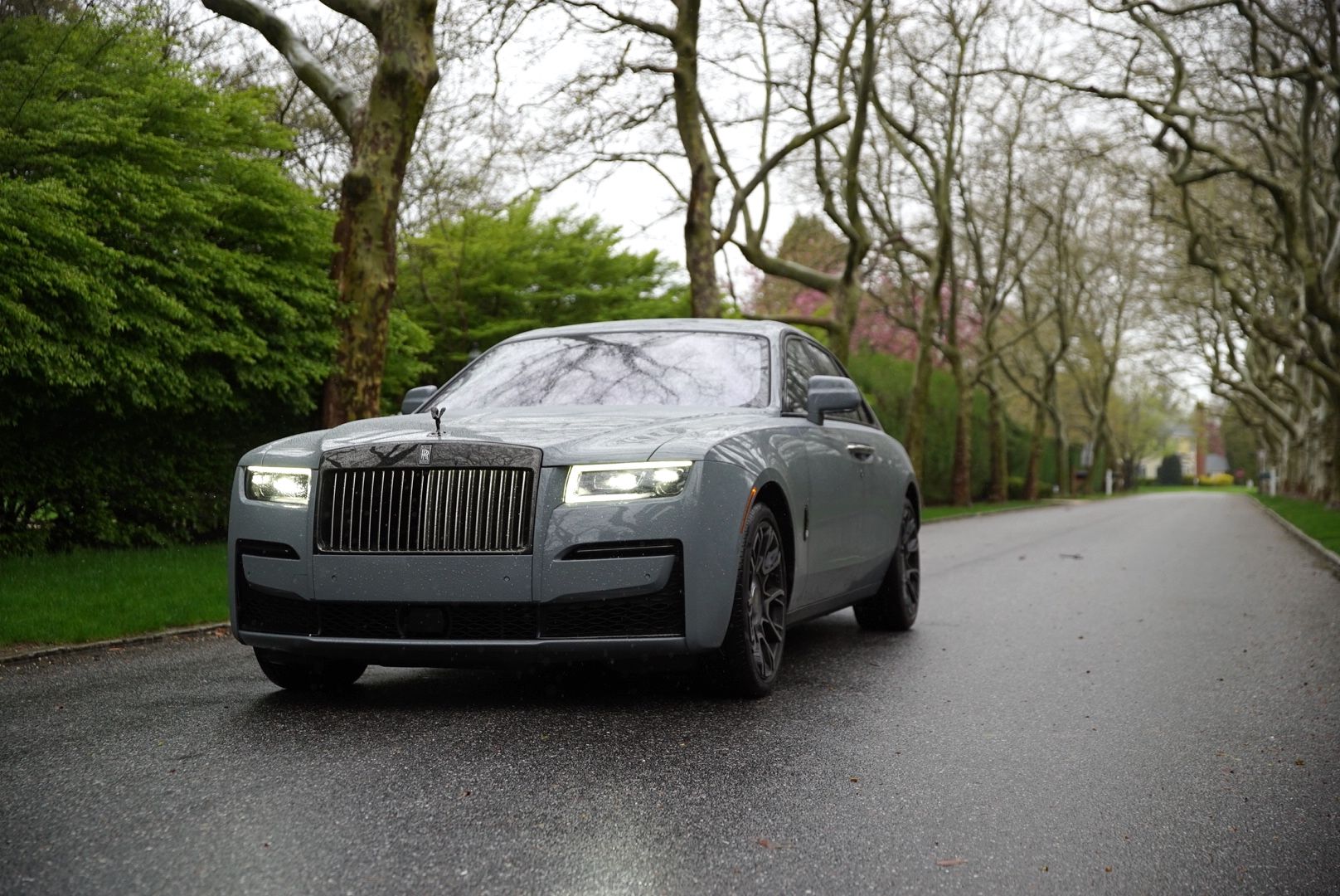 Front angled view of a Rolls Royce Ghost Black Badge