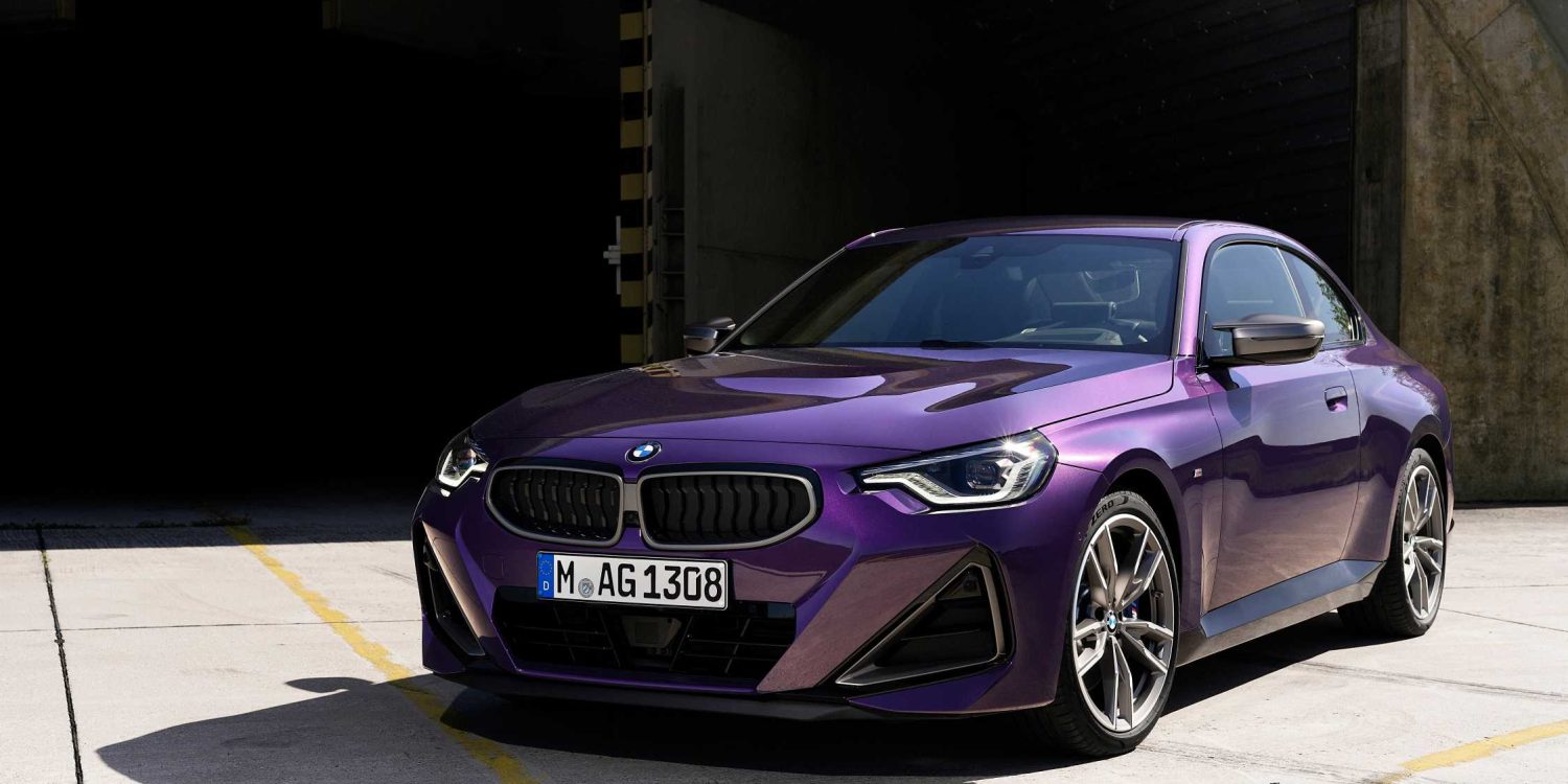 Three-quarter front view of a 2023 purple BMW 2 Series coupe