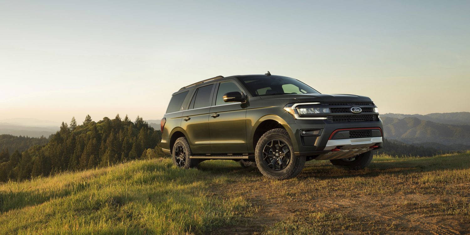 Side angle of a 2023 green Ford Expedition