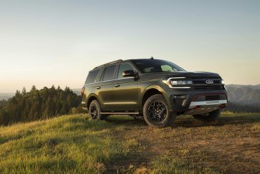 Side angle of a 2023 green Ford Expedition