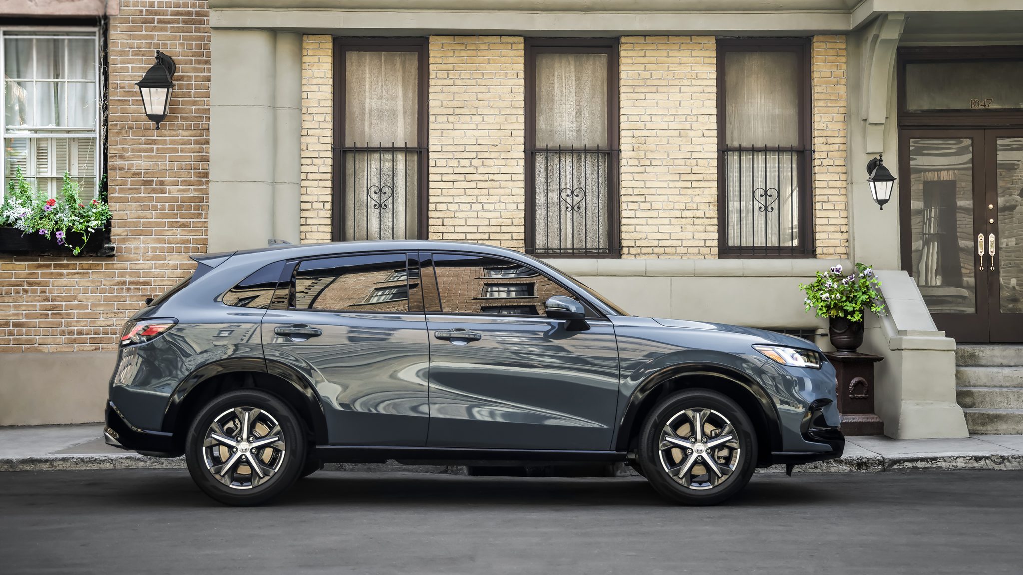 Side view of a 2023 gray Honda HR-V