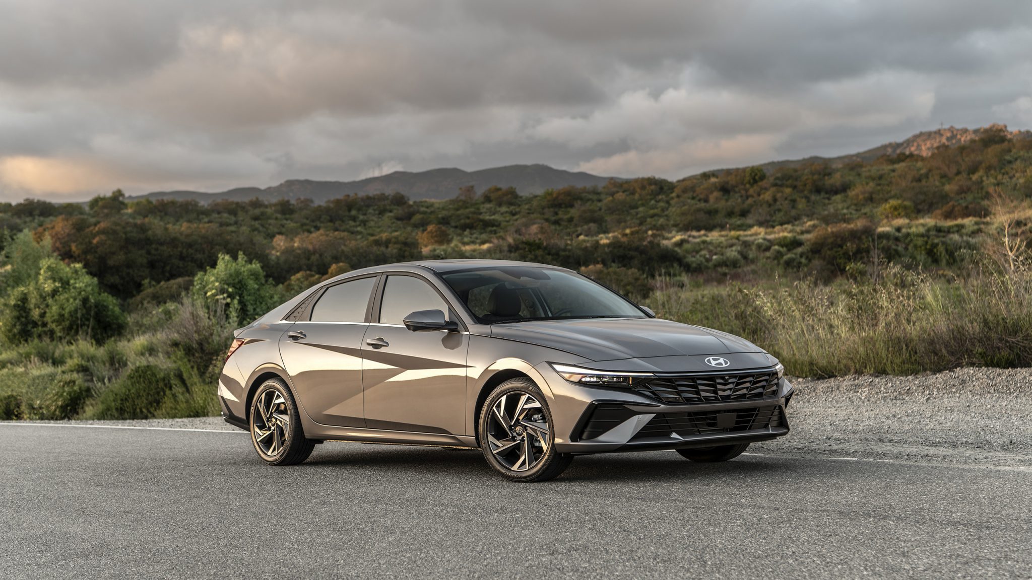 Three-quarter side view of a 2023 grey Hyundai Elantra