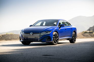 Three-quarter front view of a 2023 blue Volkswagen Arteon