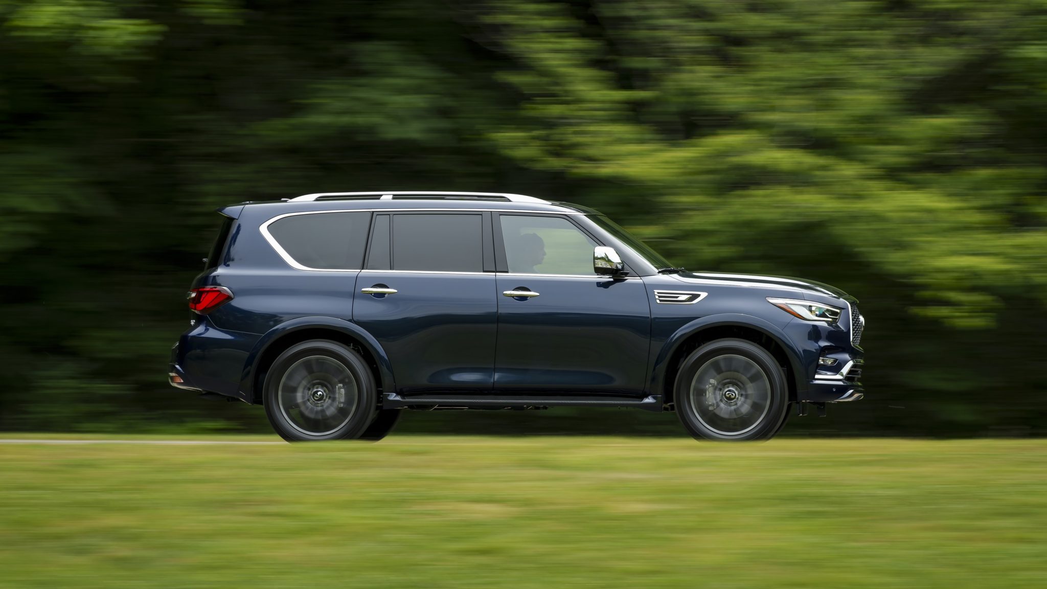 Side view of 2024 a blue Infiniti QX80