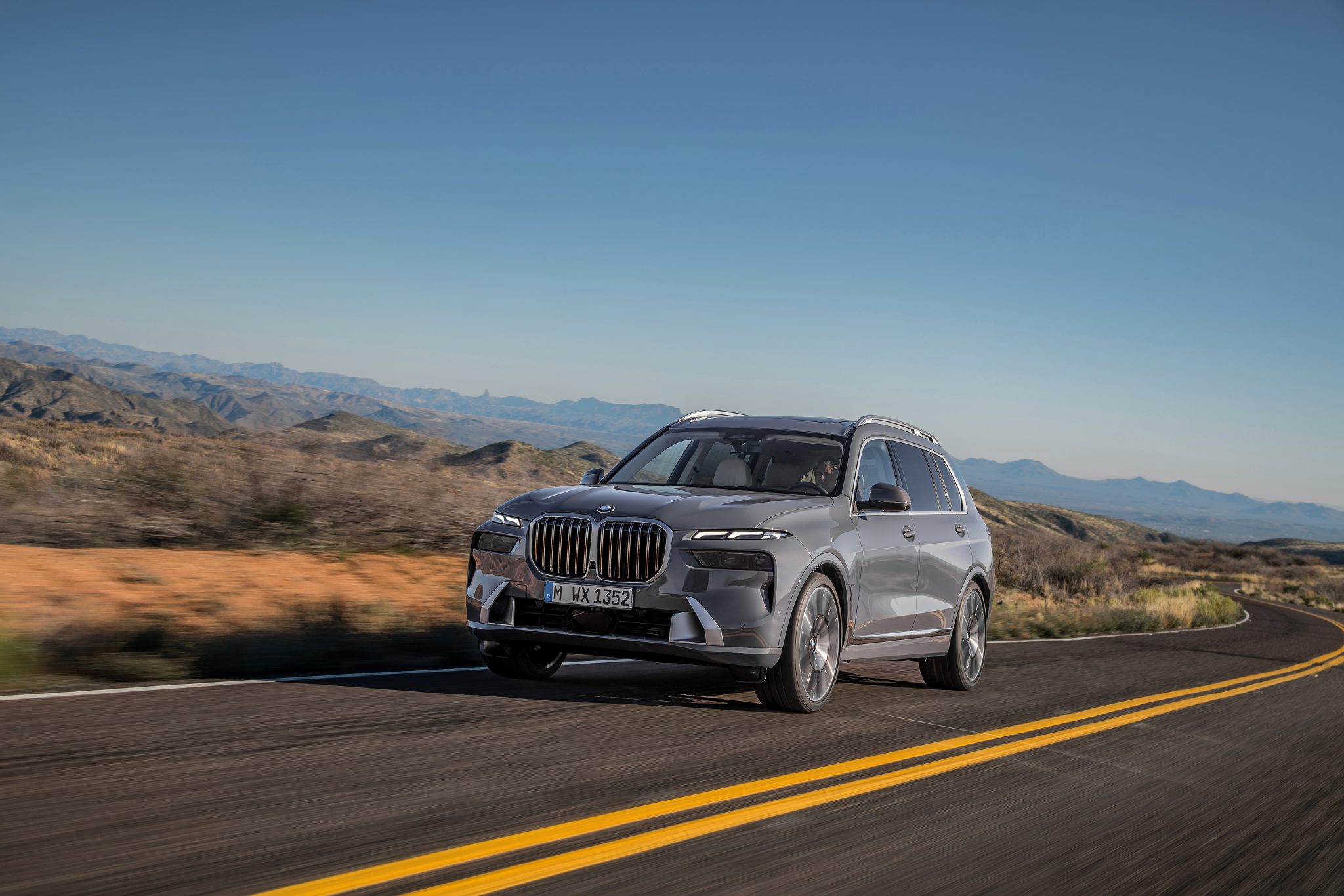 Three-quarter front view of a 2024 grey BMW X7