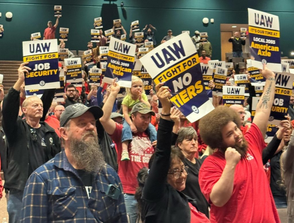 UAW Local 2093 Three Rivers Dauch axle strike, GM pickup risk
